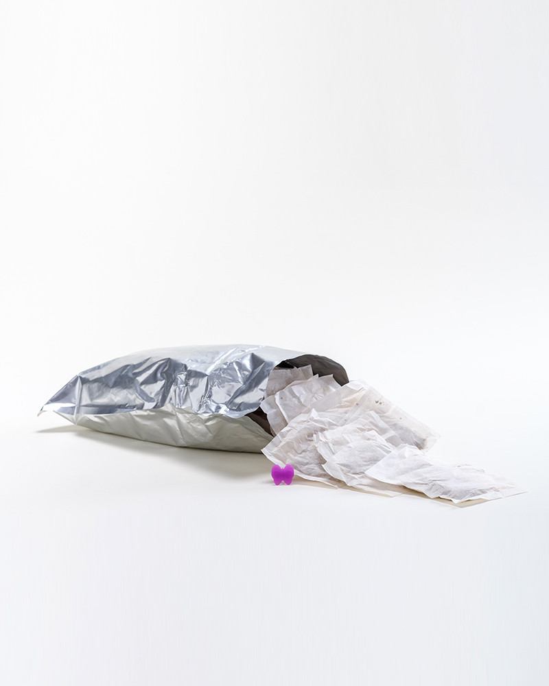 Packs en bolsa hermética de 100 bolsitas enzimáticas monodosis para contenedores higiénicos femeninos